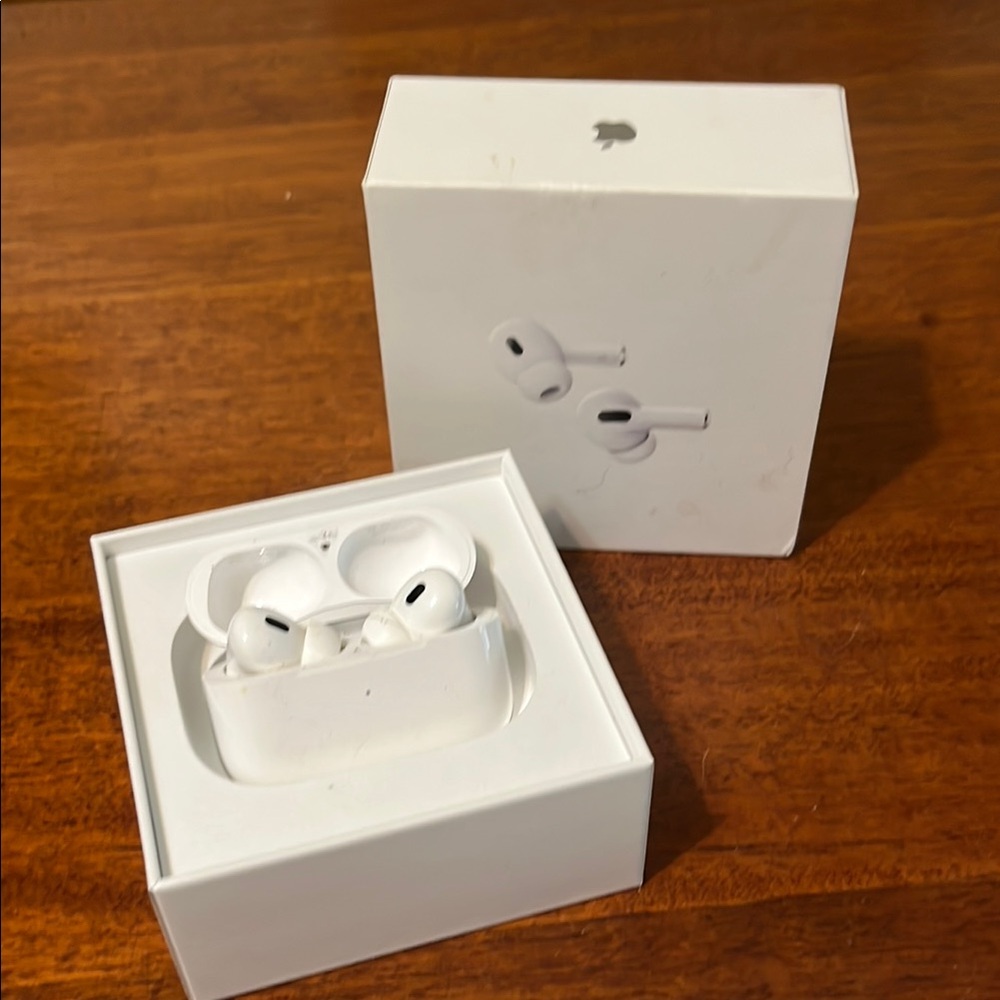 Apple White True Wireless Earbuds with Charging Case